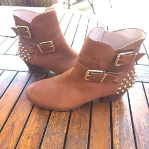 Vince Camuto burnt orange booties size 10
